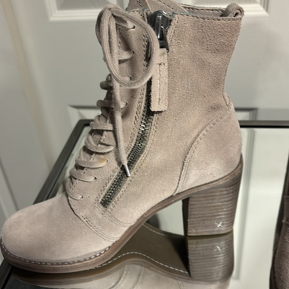 Dolce Vita Jealous Block Heel Tan Suede Lug Boots - Picture 2 of 10